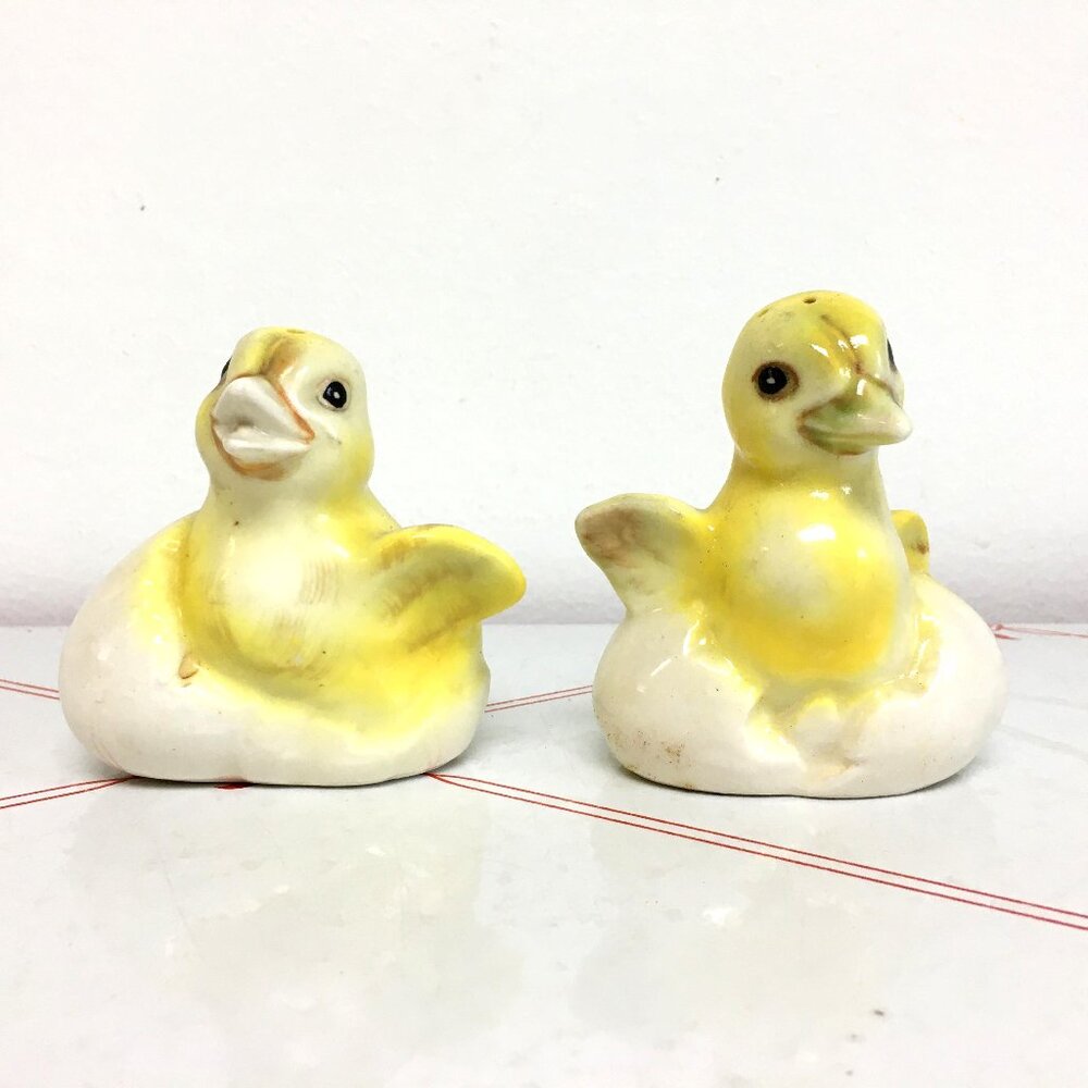 Vintage 1960's "Chicks in a Cracked Egg" Salt and Pepper Set - Japan